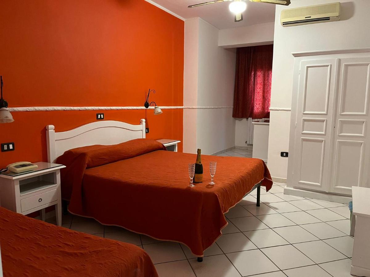 Hotel Caribe كاسالنْووفو دي نابولِ المظهر الخارجي الصورة