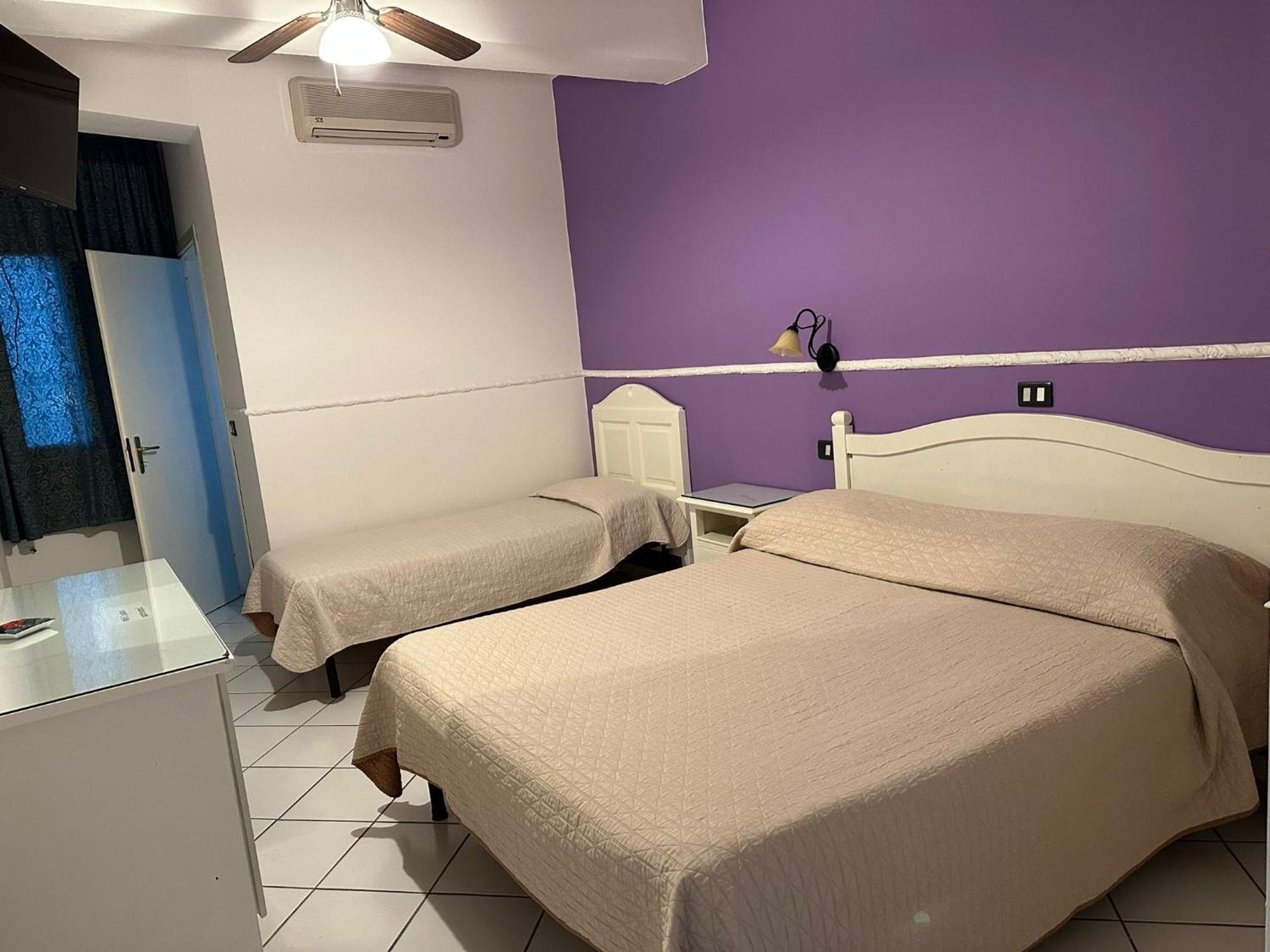 Hotel Caribe كاسالنْووفو دي نابولِ المظهر الخارجي الصورة