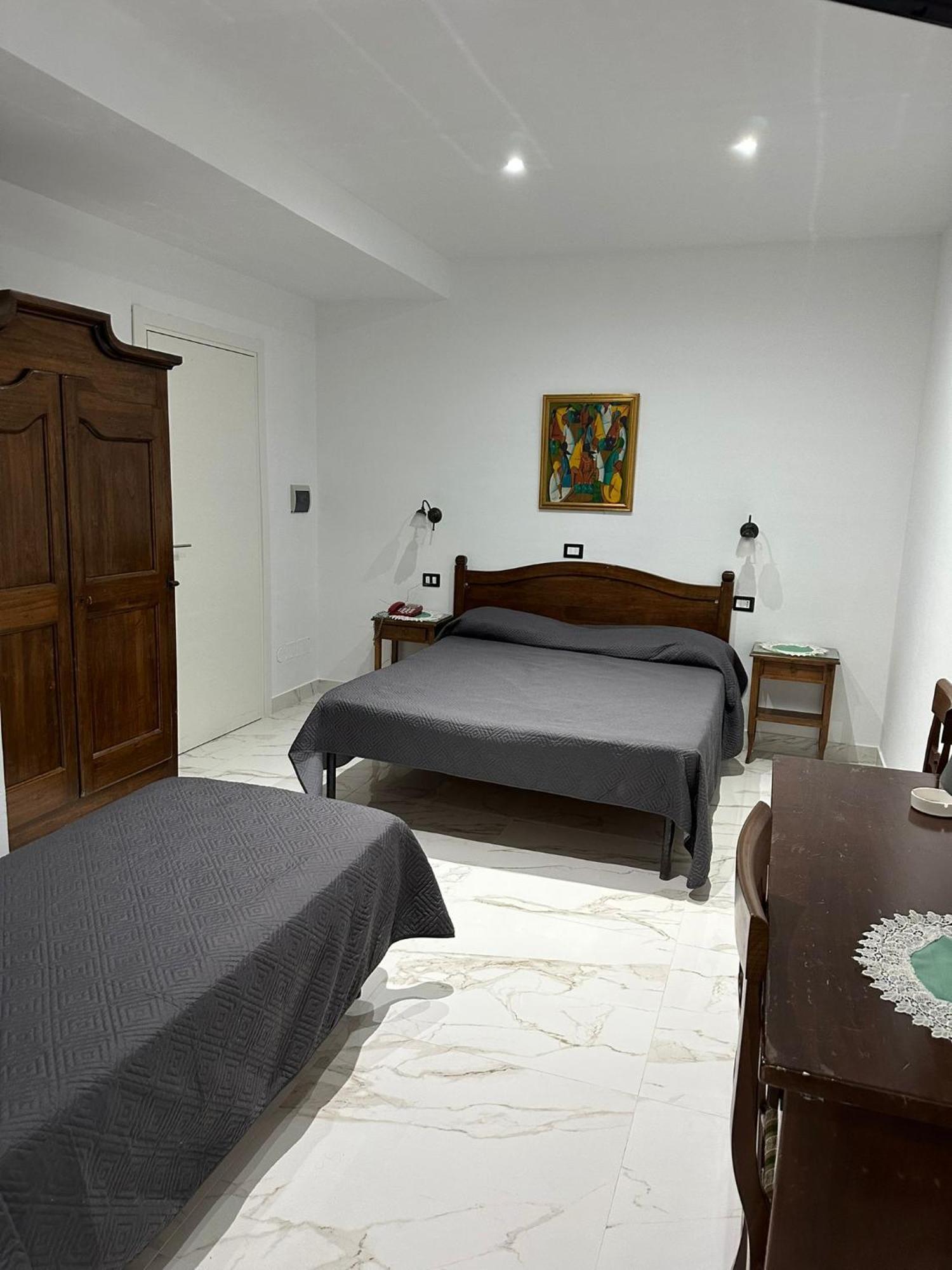 Hotel Caribe كاسالنْووفو دي نابولِ المظهر الخارجي الصورة